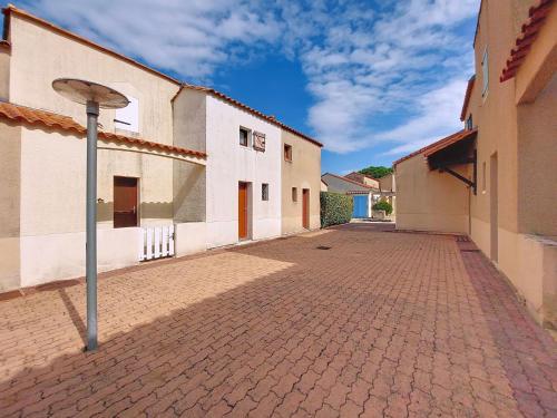 Holiday Home Les Charmilles-15 by Interhome in La Tremblade Holiday Home Les Charmilles-15 by Interhome in La Tremblade