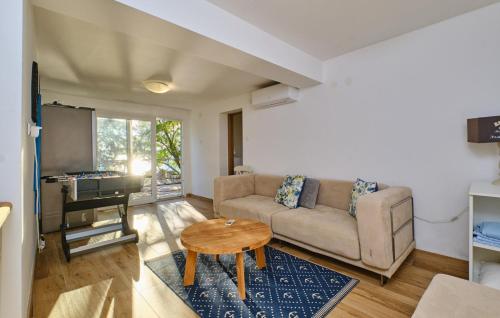 Villa Hemingway beachfront by Villas Guide in Baške Oštarije Villa Hemingway beachfront by Villas Guide in Baške Oštarije