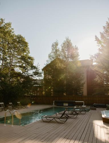 泳池, 阿爾彭霍夫酒店 (The Alpenhof) in 堤頓村 (WY) 泳池, 阿爾彭霍夫酒店 (The Alpenhof) in 堤頓村 (WY)