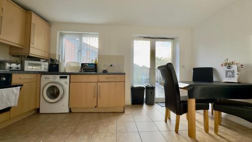 Liverpool Huntscross Home from Home Sleeps 4 Free Parking Pass the Keys in Liverpool Airport Liverpool Huntscross Home from Home Sleeps 4 Free Parking Pass the Keys in Liverpool Airport