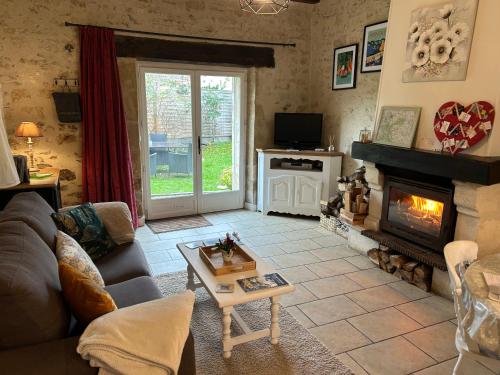 Gîte du Rossignol à 5 minutes du Château de la Citardière et à 14 minutes du Château de Bourneau (Gite du Rossignol a 5 minutes du Chateau de la Citardiere et a 14 minutes du Chateau de Bourneau) in Saint-Hilaire-des-Loges Gîte du Rossignol à 5 minutes du Château de la Citardière et à 14 minutes du Château de Bourneau (Gite du Rossignol a 5 minutes du Chateau de la Citardiere et a 14 minutes du Chateau de Bourneau) in Saint-Hilaire-des-Loges