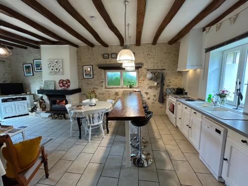 Gîte du Rossignol à 5 minutes du Château de la Citardière et à 14 minutes du Château de Bourneau (Gite du Rossignol a 5 minutes du Chateau de la Citardiere et a 14 minutes du Chateau de Bourneau) in Saint-Hilaire-des-Loges Gîte du Rossignol à 5 minutes du Château de la Citardière et à 14 minutes du Château de Bourneau (Gite du Rossignol a 5 minutes du Chateau de la Citardiere et a 14 minutes du Chateau de Bourneau) in Saint-Hilaire-des-Loges