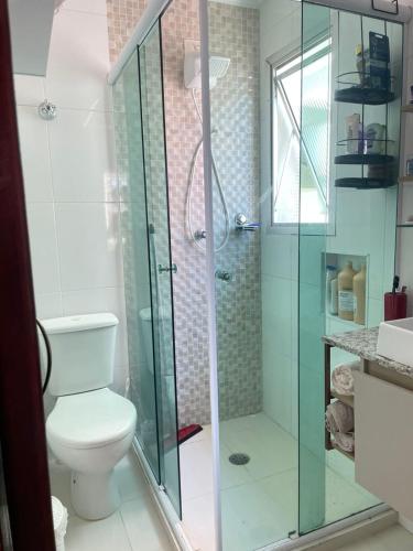 Shower, Apartamento Praia da Enseada Guaruja-SP - otima localizacao 7 mins da praia in Enseada Shower, Apartamento Praia da Enseada Guaruja-SP - otima localizacao 7 mins da praia in Enseada