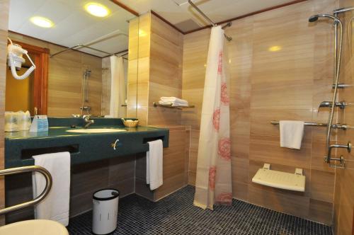 חדר אמבטיה, Hotel Zentral Center - Adults only in טנריף חדר אמבטיה, Hotel Zentral Center - Adults only in טנריף