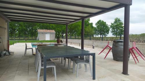 Rez de chaussée maison avec terrasse et piscine (Rez de chaussee maison avec terrasse et piscine) in Corcelles En Beaujolais Rez de chaussée maison avec terrasse et piscine (Rez de chaussee maison avec terrasse et piscine) in Corcelles En Beaujolais