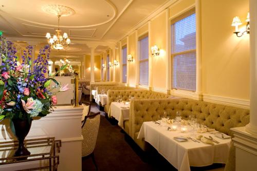 Banquet hall, Hotel Majestic in Pacific Heights Banquet hall, Hotel Majestic in Pacific Heights