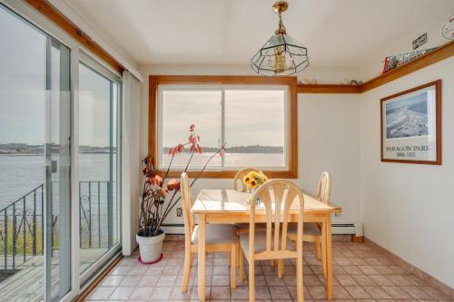 Steps to Nantasket Beach Waterfront Gem with Patio! in Hull (Massachusetts) Steps to Nantasket Beach Waterfront Gem with Patio! in Hull (Massachusetts)