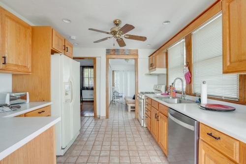 Steps to Nantasket Beach Waterfront Gem with Patio! in Hull (Massachusetts) Steps to Nantasket Beach Waterfront Gem with Patio! in Hull (Massachusetts)