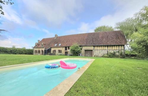 Longere de charme, calme & piscine in Chennebrun Longere de charme, calme & piscine in Chennebrun