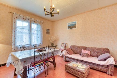 A szálláshely kívülről, La Coustouline in Clermont-L'Herault A szálláshely kívülről, La Coustouline in Clermont-L'Herault