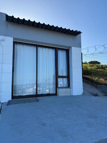 Lion's Cave 2 in Baía Mossel Lion's Cave 2 in Baía Mossel