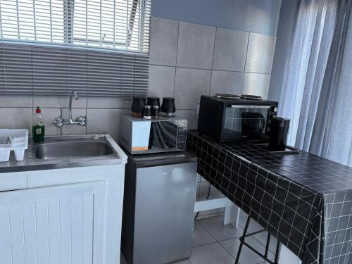 Lion's Cave 2 in Baía Mossel Lion's Cave 2 in Baía Mossel