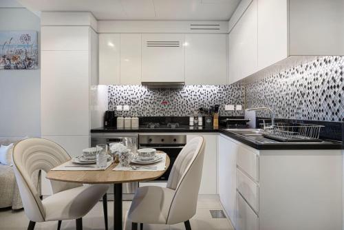 Cozy 2BR Aykon City Near Downtown - Pool and Gym in Jumeirah Cozy 2BR Aykon City Near Downtown - Pool and Gym in Jumeirah