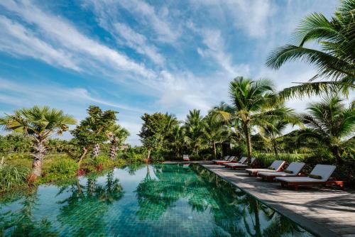 Swimming pool, Thala Tra Vinh in Cau Ke Swimming pool, Thala Tra Vinh in Cau Ke