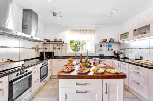 Konyha, Most Luxurious Villa Costa del Sol in La Sierrezuela Konyha, Most Luxurious Villa Costa del Sol in La Sierrezuela