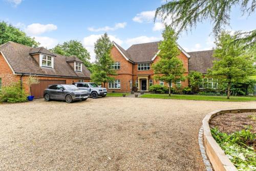 Luxury Mansion Farnham pool gym EV Charger in Farnham Luxury Mansion Farnham pool gym EV Charger in Farnham