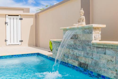 Näkymä, Stylish & Sunny Home Mins to Beach and Private Pool! in Muu Näkymä, Stylish & Sunny Home Mins to Beach and Private Pool! in Muu