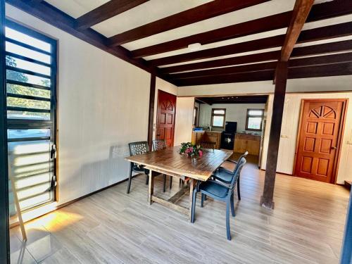 Faré blue lagoon (Fare blue lagoon) in Atiha Faré blue lagoon (Fare blue lagoon) in Atiha