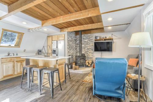 Mountain A Frame w Wood Stove Downtown in Baldy Mountain Mountain A Frame w Wood Stove Downtown in Baldy Mountain