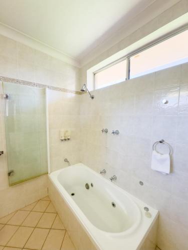 Nandewar Motor Inn in Narrabri Nandewar Motor Inn in Narrabri