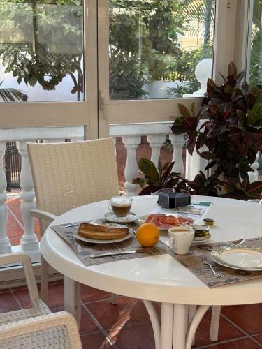 Aliments i begudes, Elcano in Este Aliments i begudes, Elcano in Este