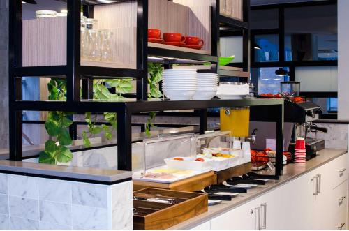 Food and beverages, ibis budget Sydney East in Potts Point Food and beverages, ibis budget Sydney East in Potts Point