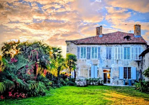 Château Arche d'Aure (Chateau Arche d'Aure) in Cassen Château Arche d'Aure (Chateau Arche d'Aure) in Cassen