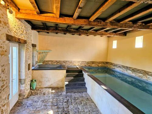 Château Arche d'Aure (Chateau Arche d'Aure) in Cassen Château Arche d'Aure (Chateau Arche d'Aure) in Cassen