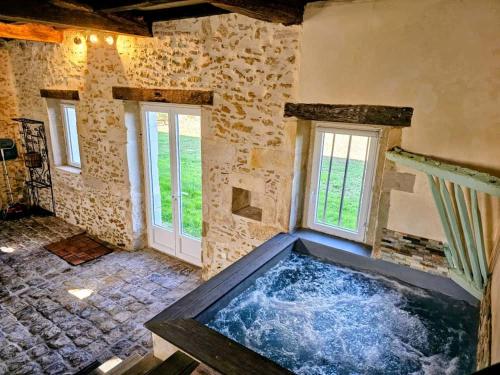 Château Arche d'Aure (Chateau Arche d'Aure) in Cassen Château Arche d'Aure (Chateau Arche d'Aure) in Cassen