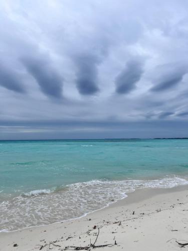 playa, de m² en Atolón Meemu, con 3 habitación(es) y 3 baño(s) privado(s) (Hudhuveli Residence) in Meemu Atoll playa, de m² en Atolón Meemu, con 3 habitación(es) y 3 baño(s) privado(s) (Hudhuveli Residence) in Meemu Atoll