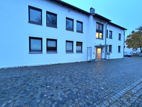 A szálláshely kívülről, Goltan Apartment - 9 Personen, 3 Bäder, Parkplatz, WIFI (Goltan Apartment - 9 Personen, 3 Bader, Parkplatz, WIFI) in Westheim A szálláshely kívülről, Goltan Apartment - 9 Personen, 3 Bäder, Parkplatz, WIFI (Goltan Apartment - 9 Personen, 3 Bader, Parkplatz, WIFI) in Westheim
