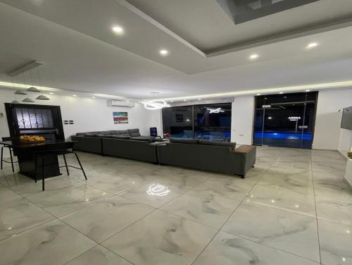 Pub/Área de Estar, Aroma Chalet in Sowayma Pub/Área de Estar, Aroma Chalet in Sowayma