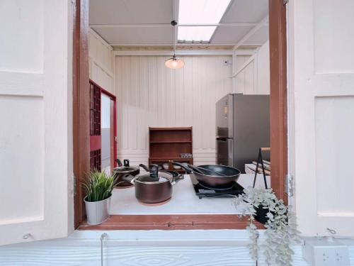 Maistas ir gėrimai, Rare Find 80 yrs Heritage Peaceful House in BKK in Other Maistas ir gėrimai, Rare Find 80 yrs Heritage Peaceful House in BKK in Other