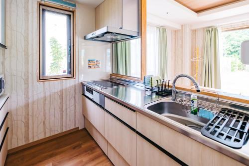 Kitchen, Seaside Village 13(シーサイドヴィレッジ・サーティーン) in Ibaruma Kitchen, Seaside Village 13(シーサイドヴィレッジ・サーティーン) in Ibaruma