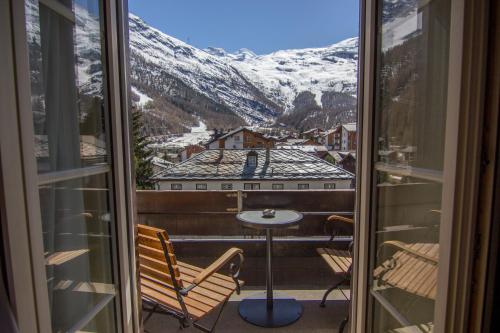 מרפסת, The Dom Hotel Saas-Fee operated by Dorint in סאס-פי מרפסת, The Dom Hotel Saas-Fee operated by Dorint in סאס-פי