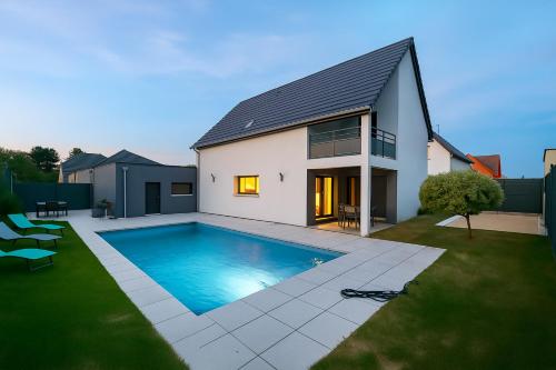 Úszómedence, Maison chaleureuse Alsace - Marché de Noël à Colmar (Maison chaleureuse Alsace - Marche de Noel a Colmar) in Logelheim Úszómedence, Maison chaleureuse Alsace - Marché de Noël à Colmar (Maison chaleureuse Alsace - Marche de Noel a Colmar) in Logelheim