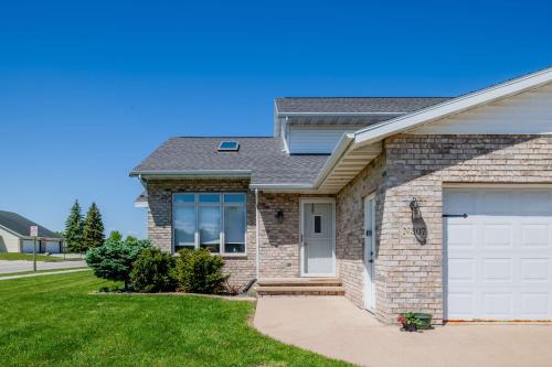 East Side 3 Br 2 full bath King Bed in Kimberly (WI) East Side 3 Br 2 full bath King Bed in Kimberly (WI)