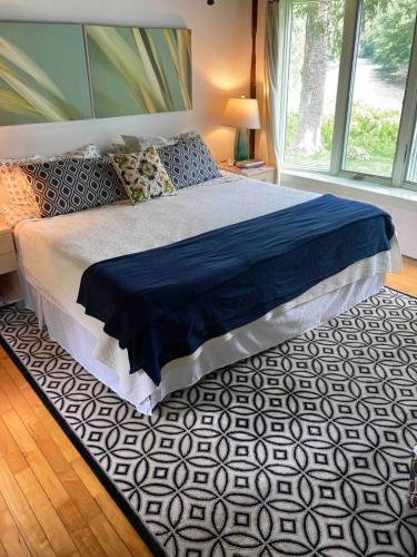 Secluded Cabin with Gorgeous Views near Stockbridge in the Berkshires of Massachusetts in Stockbridge Secluded Cabin with Gorgeous Views near Stockbridge in the Berkshires of Massachusetts in Stockbridge