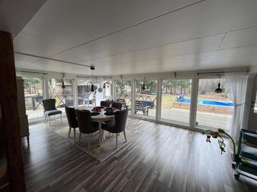 Beautiful and private with heated pool & hot tub in Ljungbyhed Beautiful and private with heated pool & hot tub in Ljungbyhed