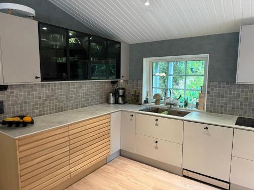 Beautiful and private with heated pool & hot tub in Ljungbyhed Beautiful and private with heated pool & hot tub in Ljungbyhed