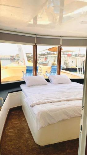 Musandam Starlight Dhow Cruise in Dibba Musandam Starlight Dhow Cruise in Dibba