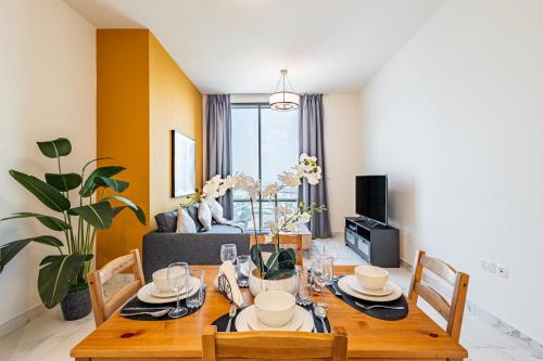 Best Business Bay Location - Direct Views of Canal and Al Khail Racecourse - 1 min from Al Habtoor P in Jumeirah Best Business Bay Location - Direct Views of Canal and Al Khail Racecourse - 1 min from Al Habtoor P in Jumeirah