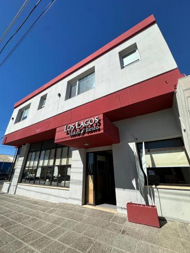Exterior view, Los Lagos Hotel in Sarmiento (Chubut) Exterior view, Los Lagos Hotel in Sarmiento (Chubut)