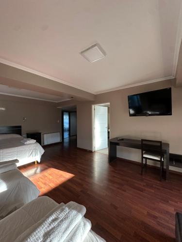 Los Lagos Hotel in Sarmiento (Chubut) Los Lagos Hotel in Sarmiento (Chubut)