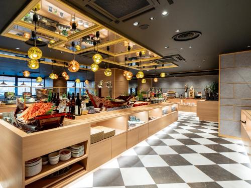 Ресторан, Kobe Port Tower Hotel - Nagomi no Yuyado in Кобе Ресторан, Kobe Port Tower Hotel - Nagomi no Yuyado in Кобе