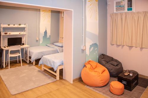 Runway 1331 - Enlight in Kowloon East Runway 1331 - Enlight in Kowloon East