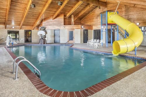 Swimming pool, AmericInn by Wyndham Chamberlain - Conference Center in Chamberlain (SD) Swimming pool, AmericInn by Wyndham Chamberlain - Conference Center in Chamberlain (SD)
