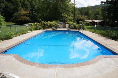 Spacious Cabin Rental next to Balsam Mountain in Upstate New York in Shandaken (NY) Spacious Cabin Rental next to Balsam Mountain in Upstate New York in Shandaken (NY)