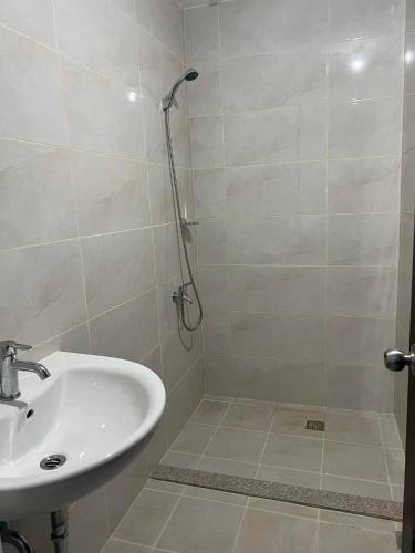 Shower, Mivela Garden Residence in Apas Shower, Mivela Garden Residence in Apas