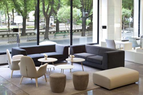 Vestíbulo, Hotel NH Canciller Ayala Vitoria (NH Canciller Ayala Vitoria) in Vitoria Vestíbulo, Hotel NH Canciller Ayala Vitoria (NH Canciller Ayala Vitoria) in Vitoria